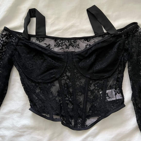 Two black and red tops - Picture 3 of 4